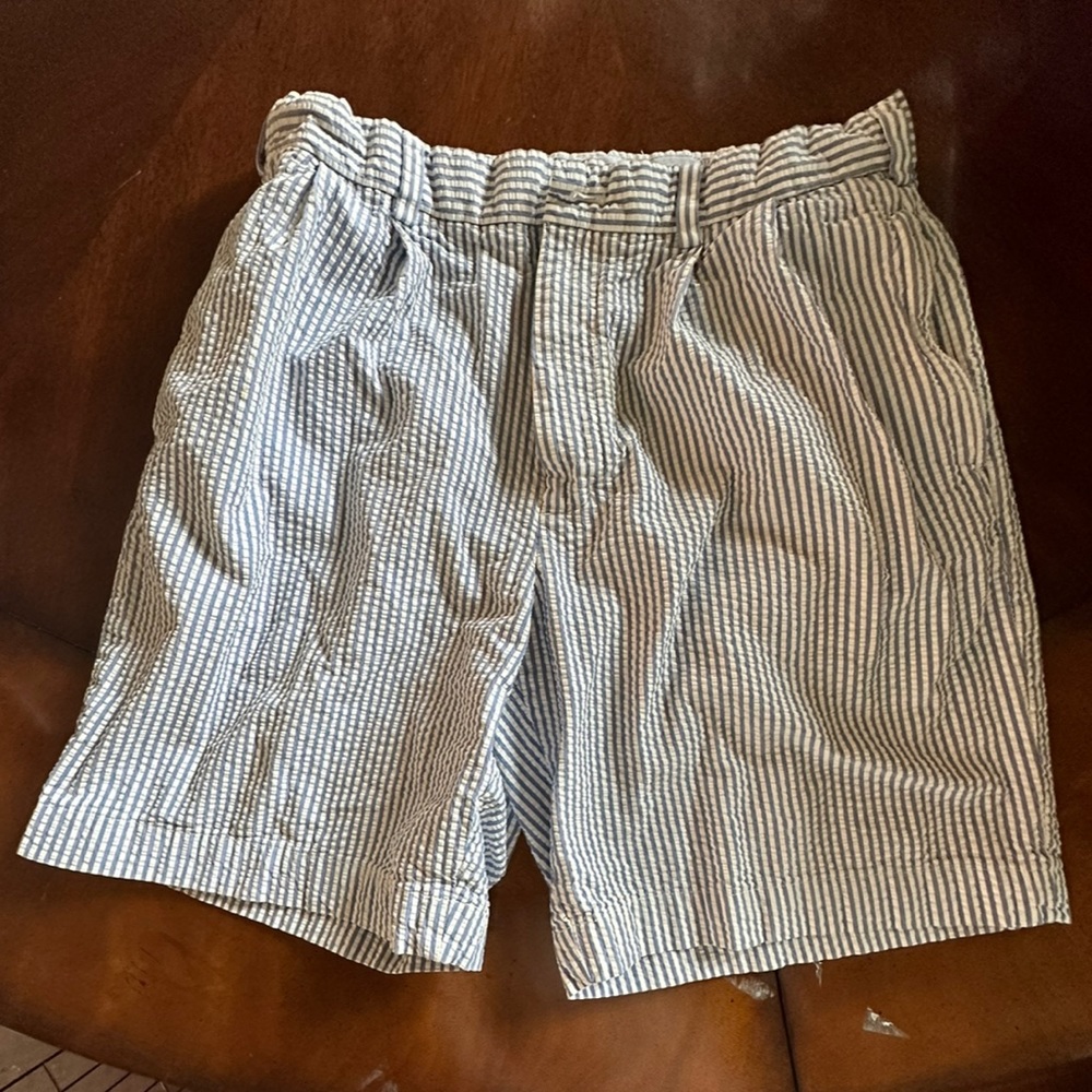 Blue seersucker Brooks Brother’s men’s shorts. W34